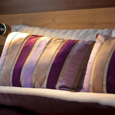 The Cedars Hotel Wokingham Extérieur photo